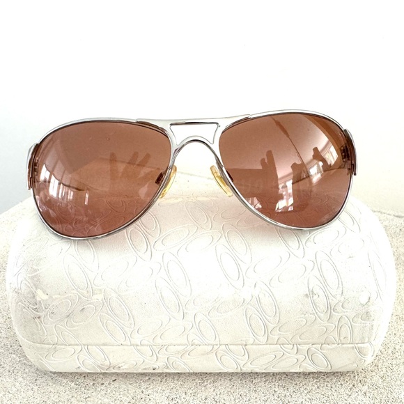 OAKLEY Women’s Aviator Sunglasses Rose Gold Lenses + Cloth & Case - Picture 2 of 16